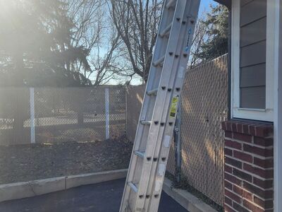 Warner 3 stage light 27 foot ladder