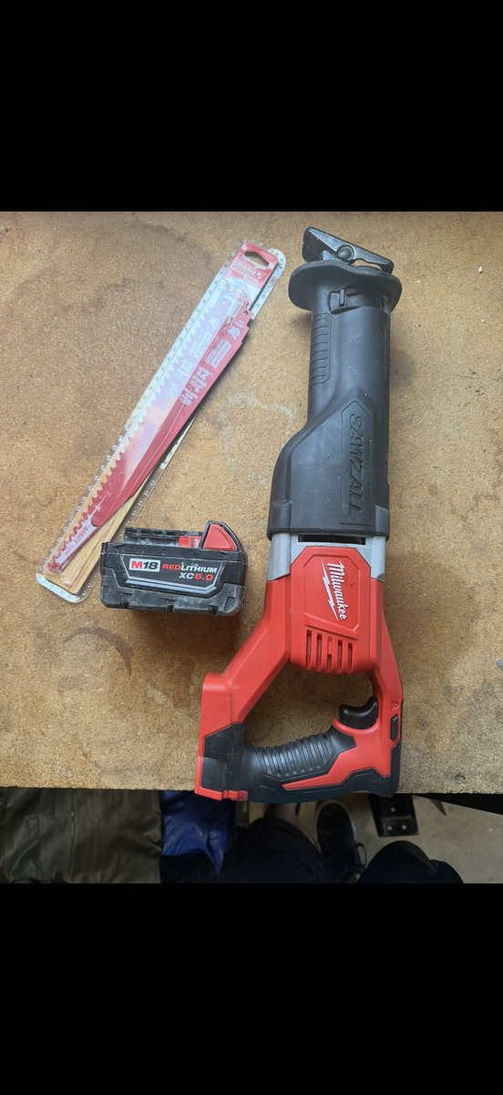 Milwaukee Sawzall. +1 Battery & 2 Blades