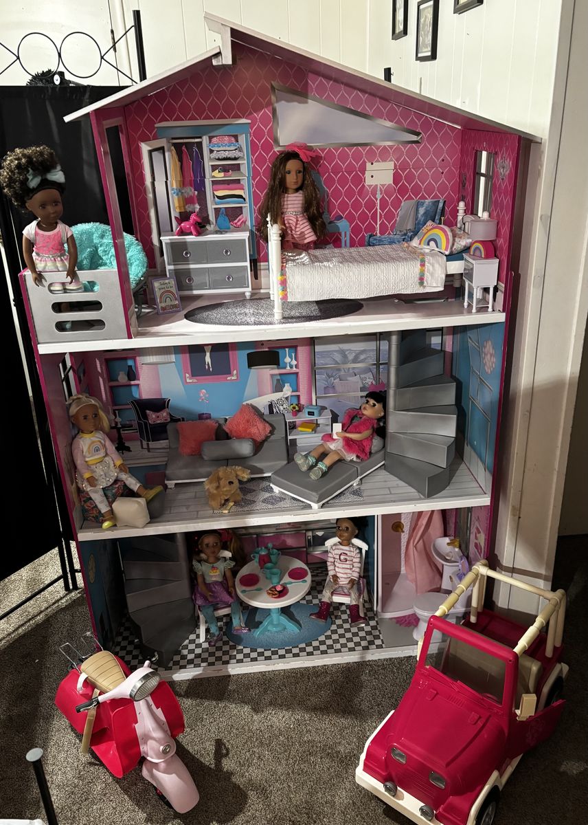 Large kids Kraft doll house