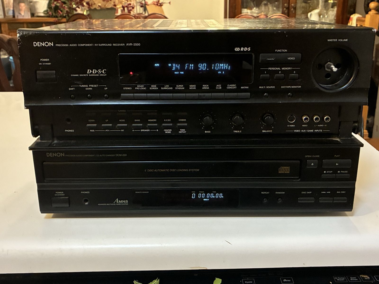 Denon AVR-2500 A/V Surround Receiver & DCM-250 5-Disc CD Changer Hi-Fi Audio System