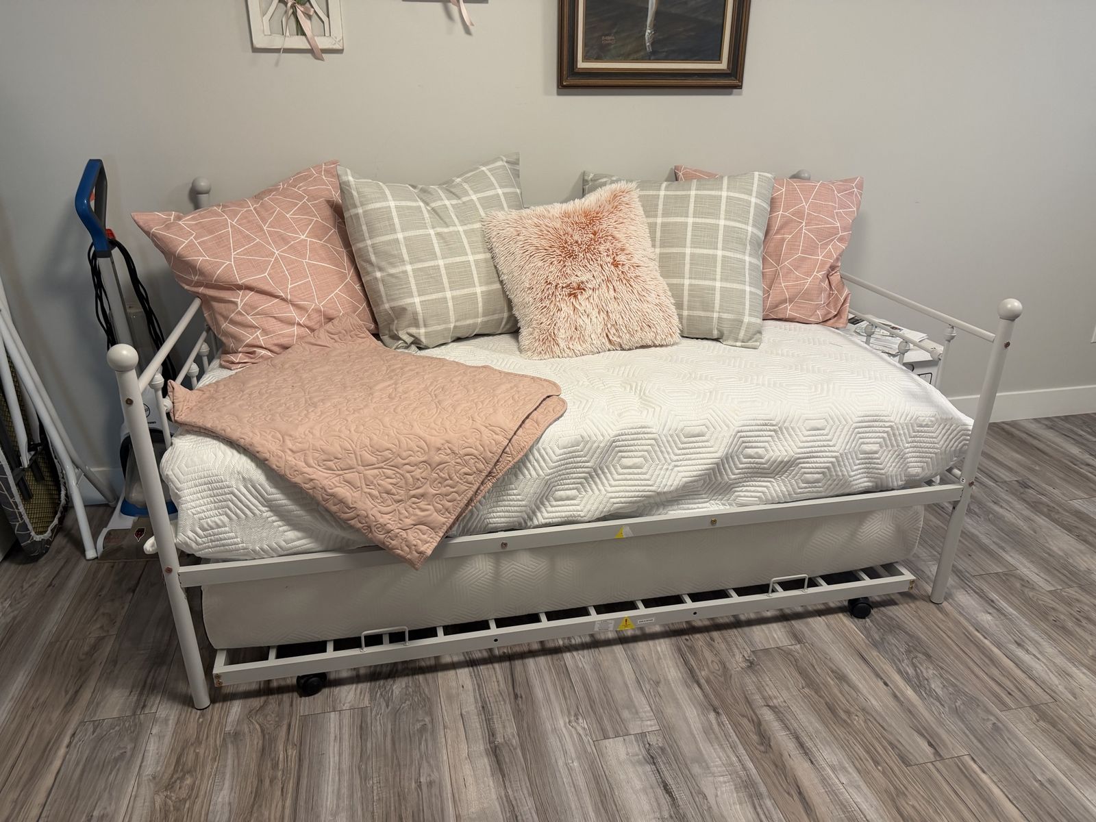 White Metal Daybed with Trundle - Includes 2 Twin Mattresses, Versatile Guest Bed