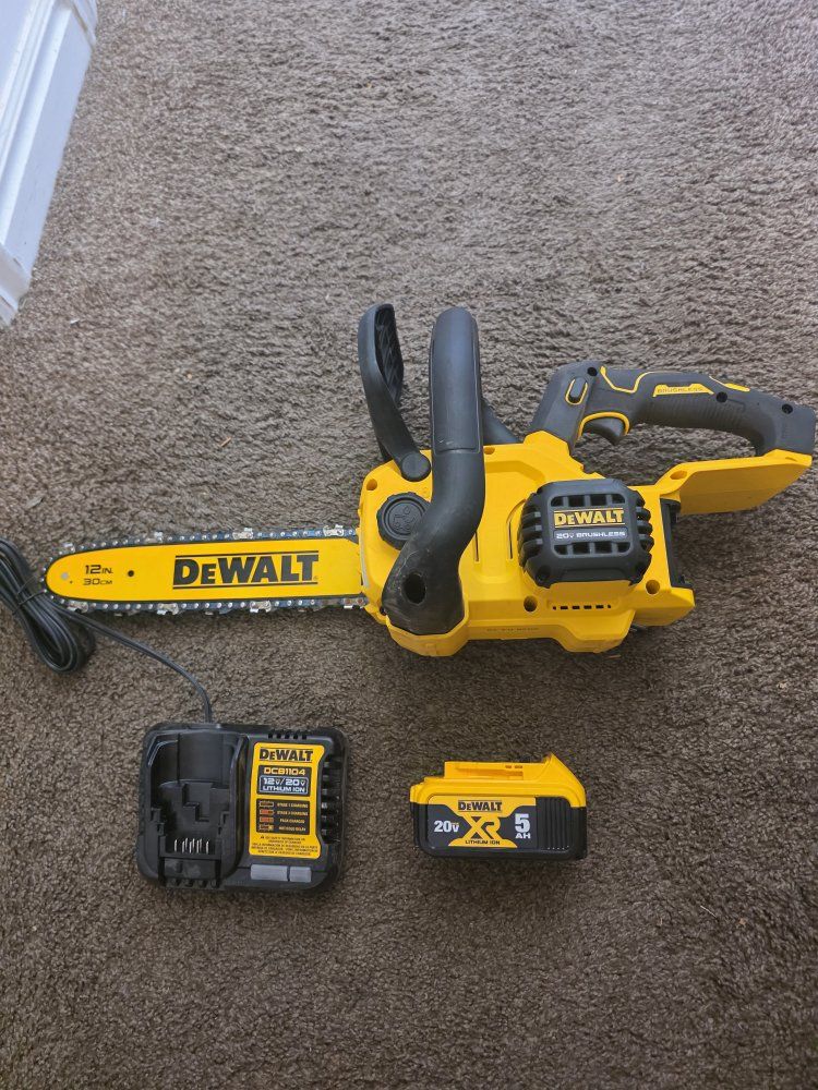 DEWALT 20V MAX 12 in. Brushless Cordless Chainsaw Kit with 5.0 Ah Battery & Charger