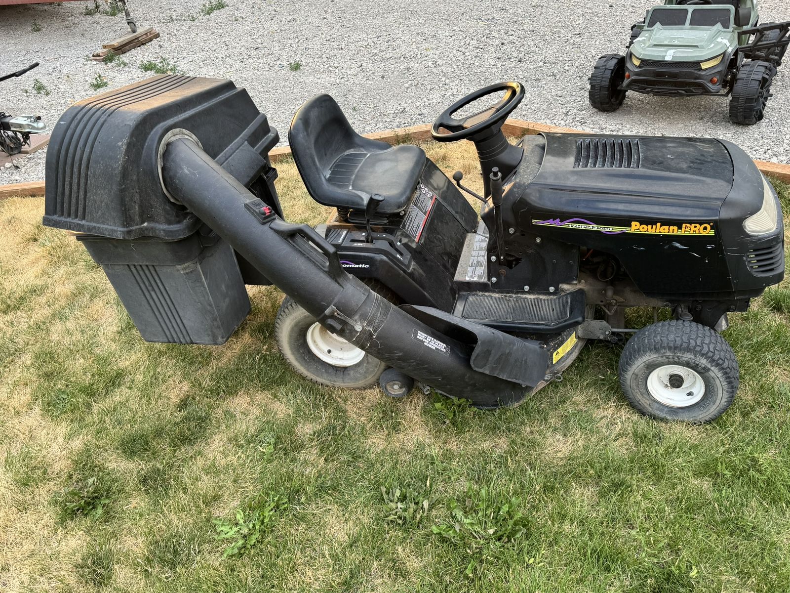 Poulan Pro Riding Mower - 17 HP / 42" cutting deck