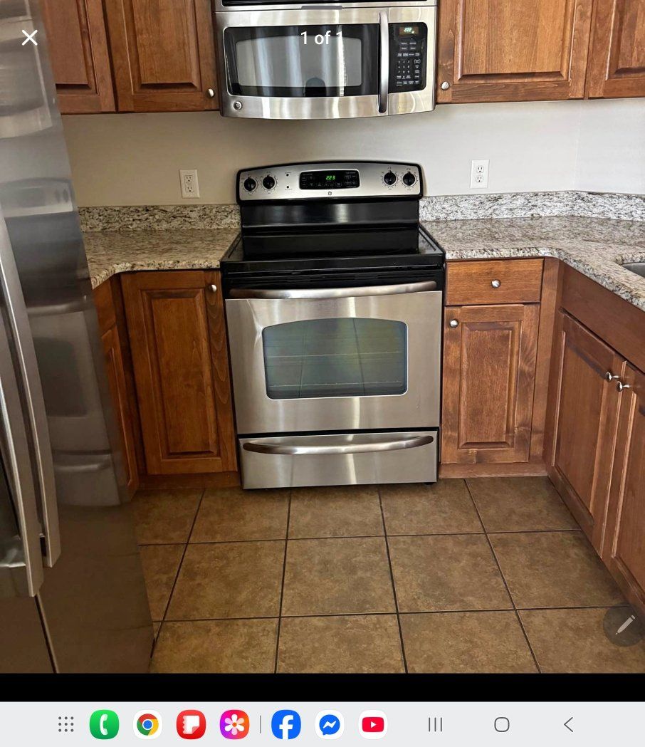 IMMACULATE GE ELECTRIC STOVE CERAMIC SURFACE STAINLESS STEEL WITH SELF CLENING OVEN IT LOOKS AND WORKS AMAZING