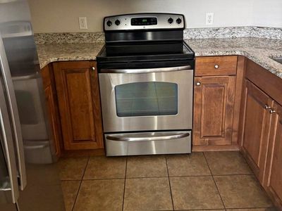 IMMACULATE GE ELECTRIC STOVE CERAMIC SURFACE STAINLESS STEEL WITH SELF CLENING OVEN IT LOOKS AND WORKS AMAZING