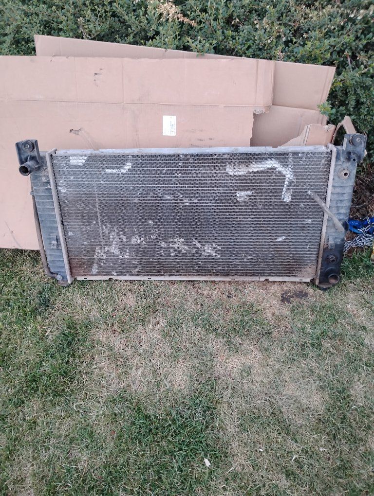 2000-2006 Tahoe, suburban etc radiator condenser