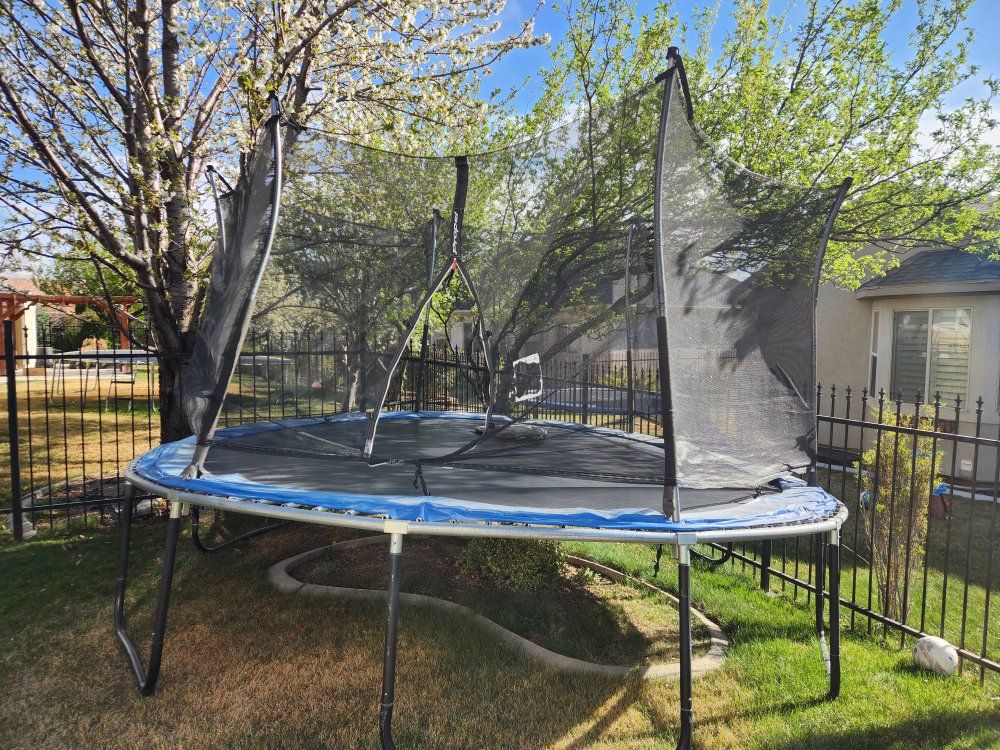 14' TRAMPOLINE