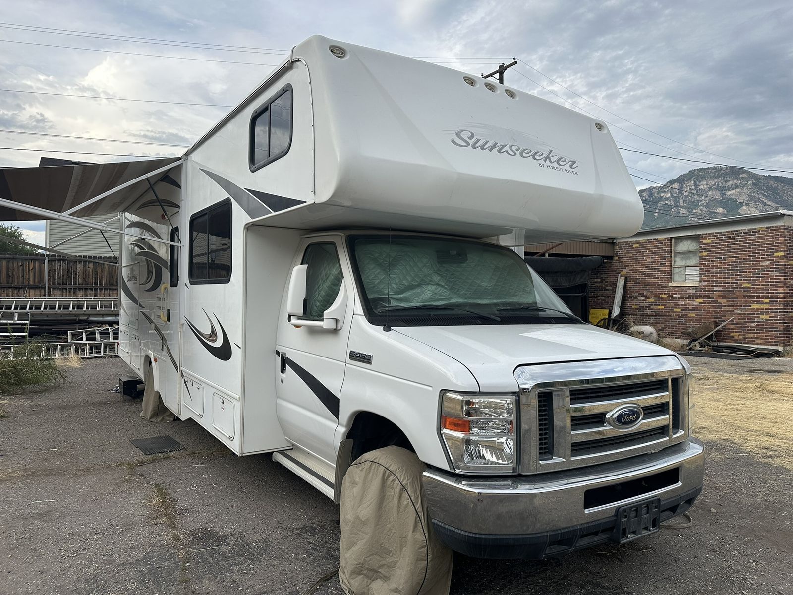 Low Mileage 2013 Class C Motorhome