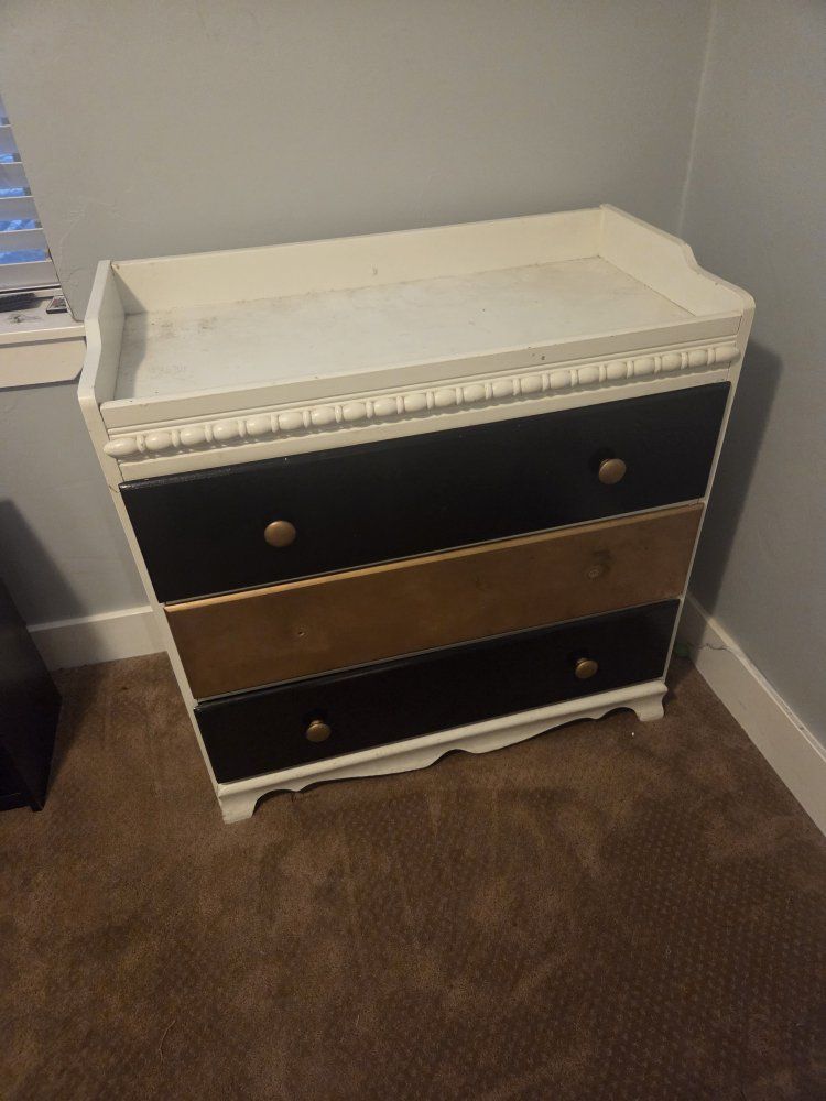 Free Project Changing table/dresser