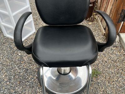 Black Hydraulic Salon Chair - Swivel, Adjustable Height, Styling Barber Shop Chair