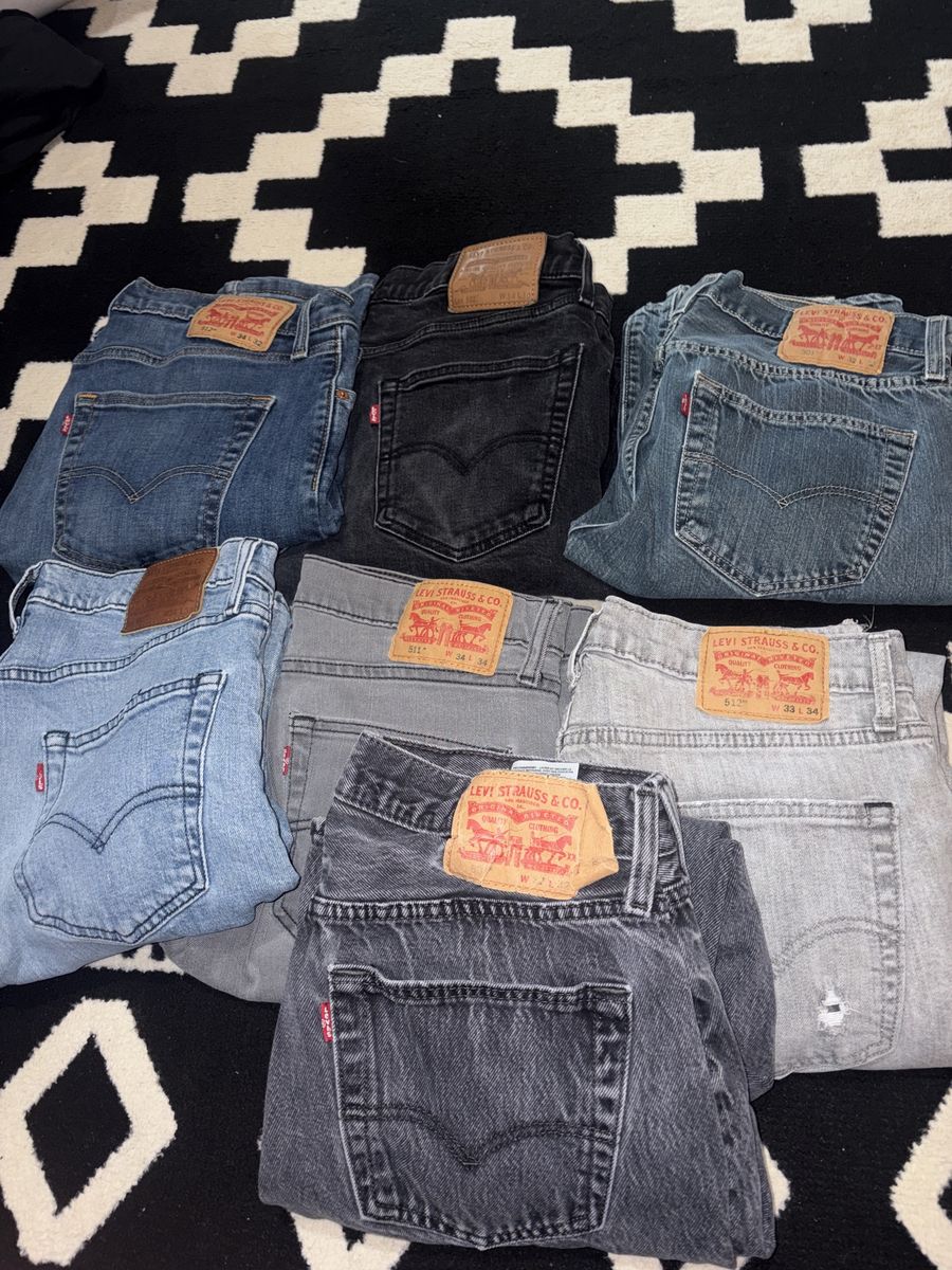 Bundle of Levi Jeans