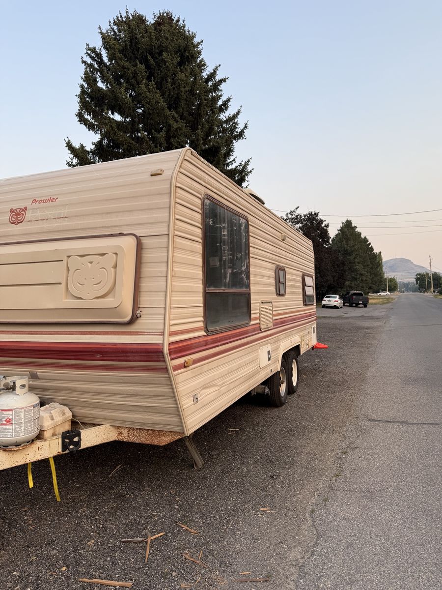 1885 camping trailer 23’