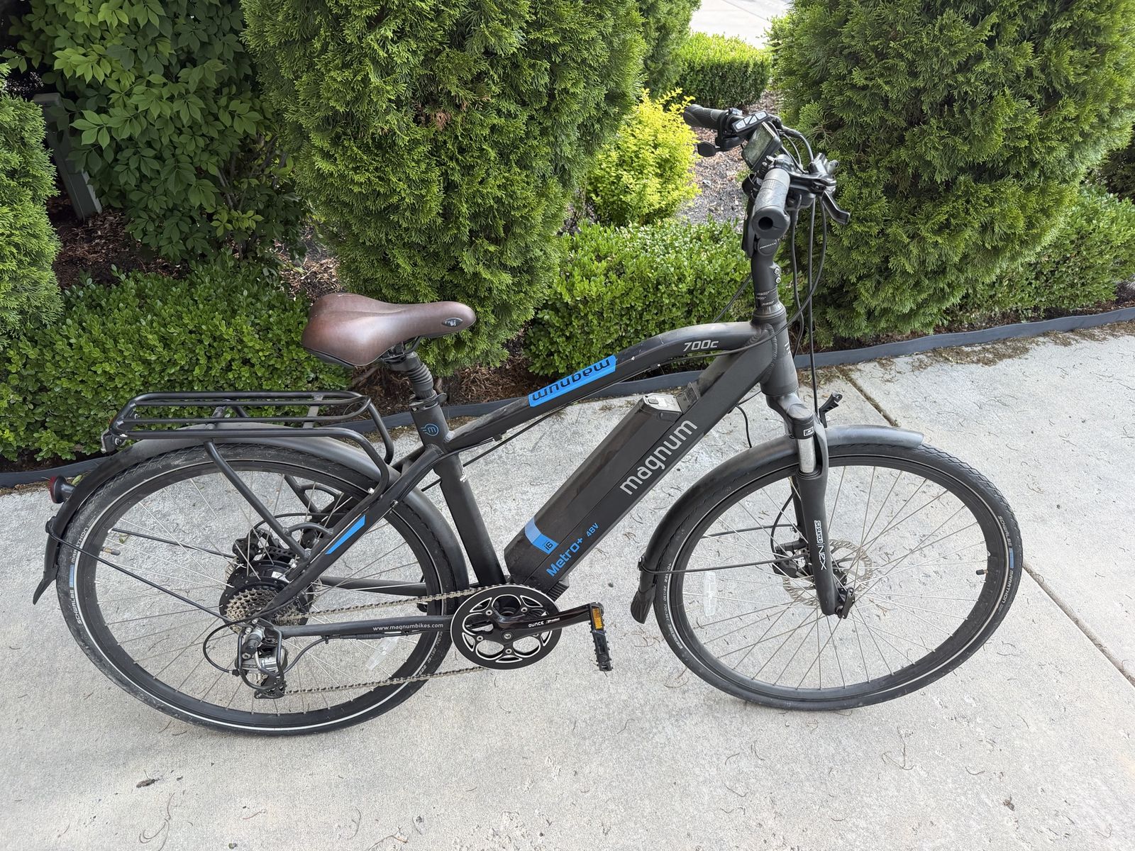 Magnum Metro+ 700c Electric Hybrid Bike - Used,, Rear Rack & Fenders