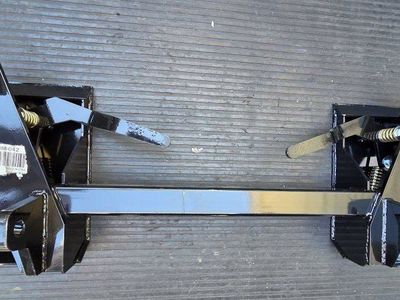 YIKATOO LYOM-042 3500 to 4000Lbs capacity Universal Quick Attach Skid Steer conversion Adapter for John Deere Loaders