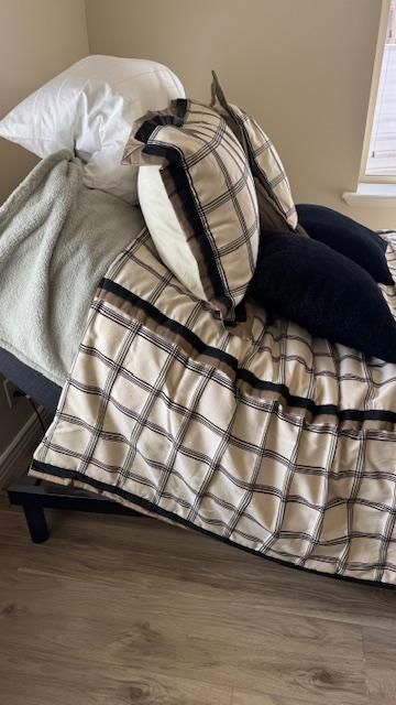 Twin Tempur-Pedic Memory Foam Mattress – Clean & Comfortable