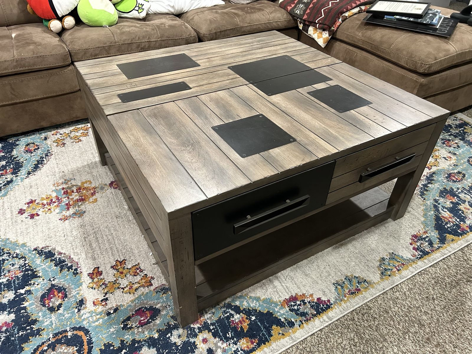 Lift-top Coffee Table - Sturdy