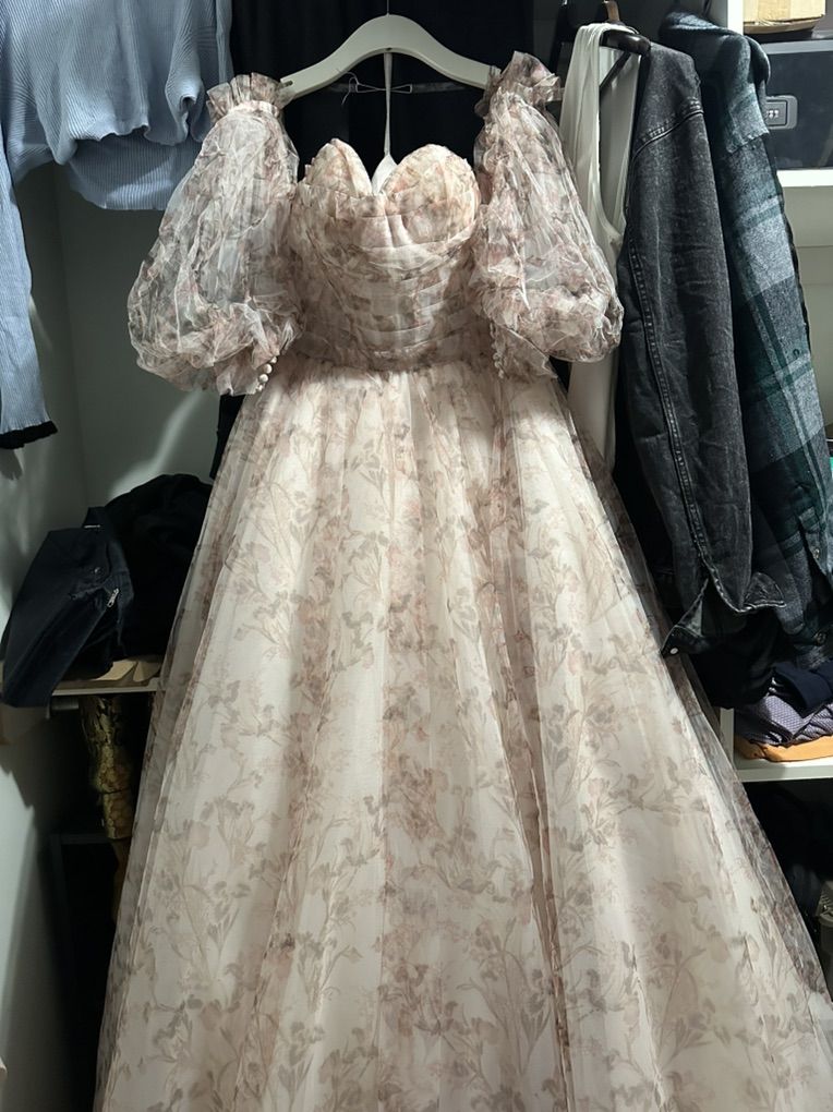 Never Worn Champagne Floral Wedding Dress s12