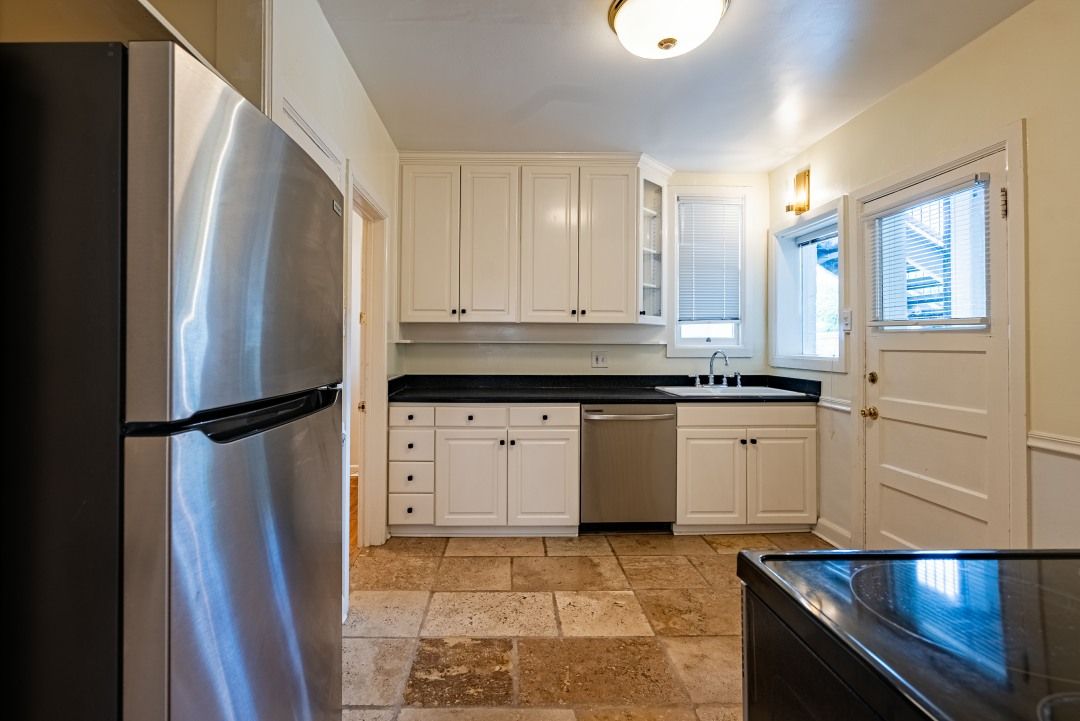 Main image 7