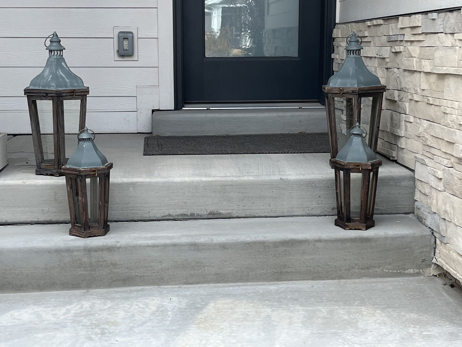 Set of 4 Pottery Barn Park Hill Outdoor Lanterns