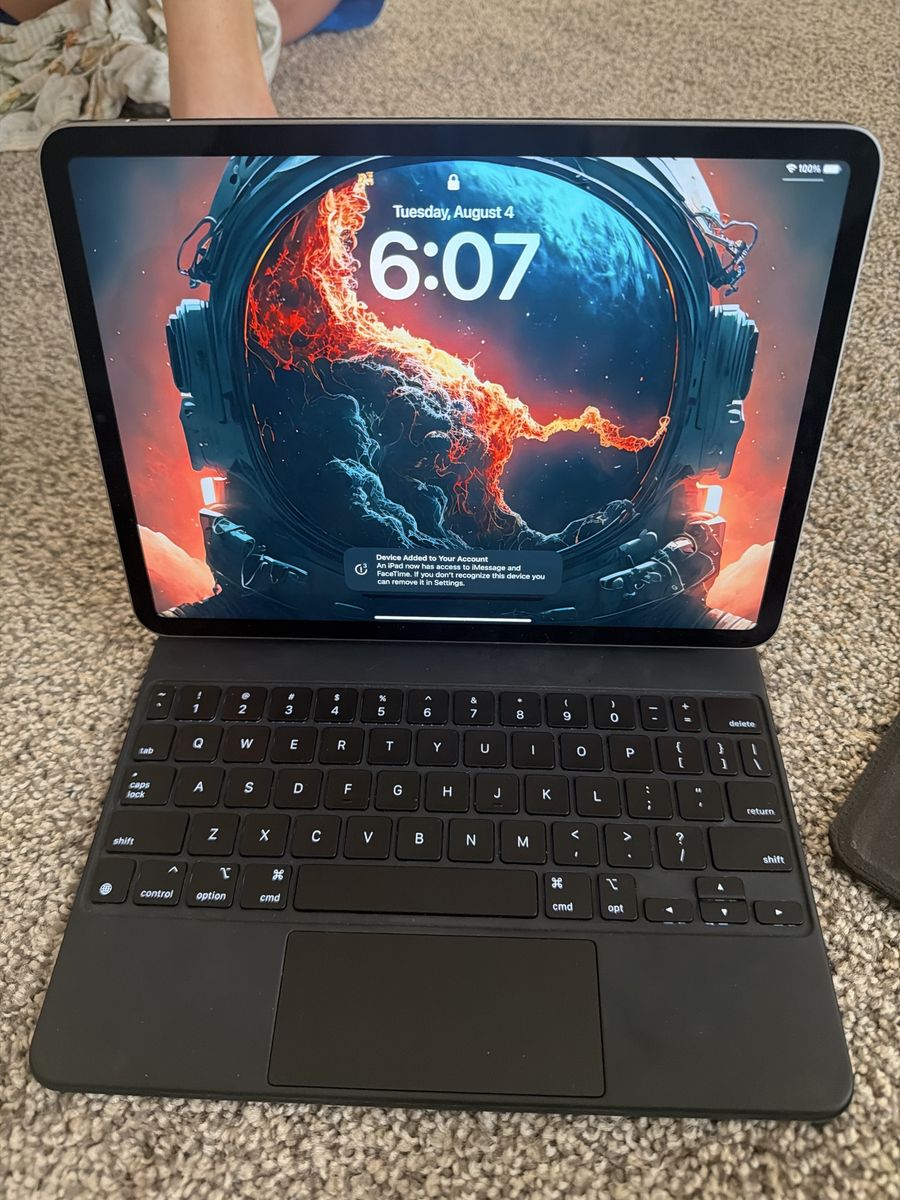 Apple iPad Pro 11-inch 4th Gen 256GB Wi-Fi with Magic Keyboard