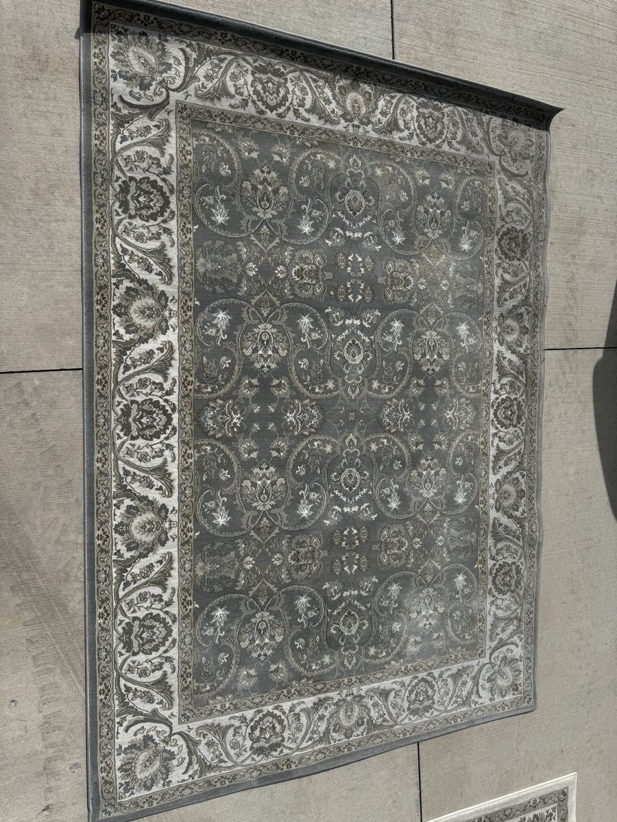 Area Rug 5’3” x 7’5”