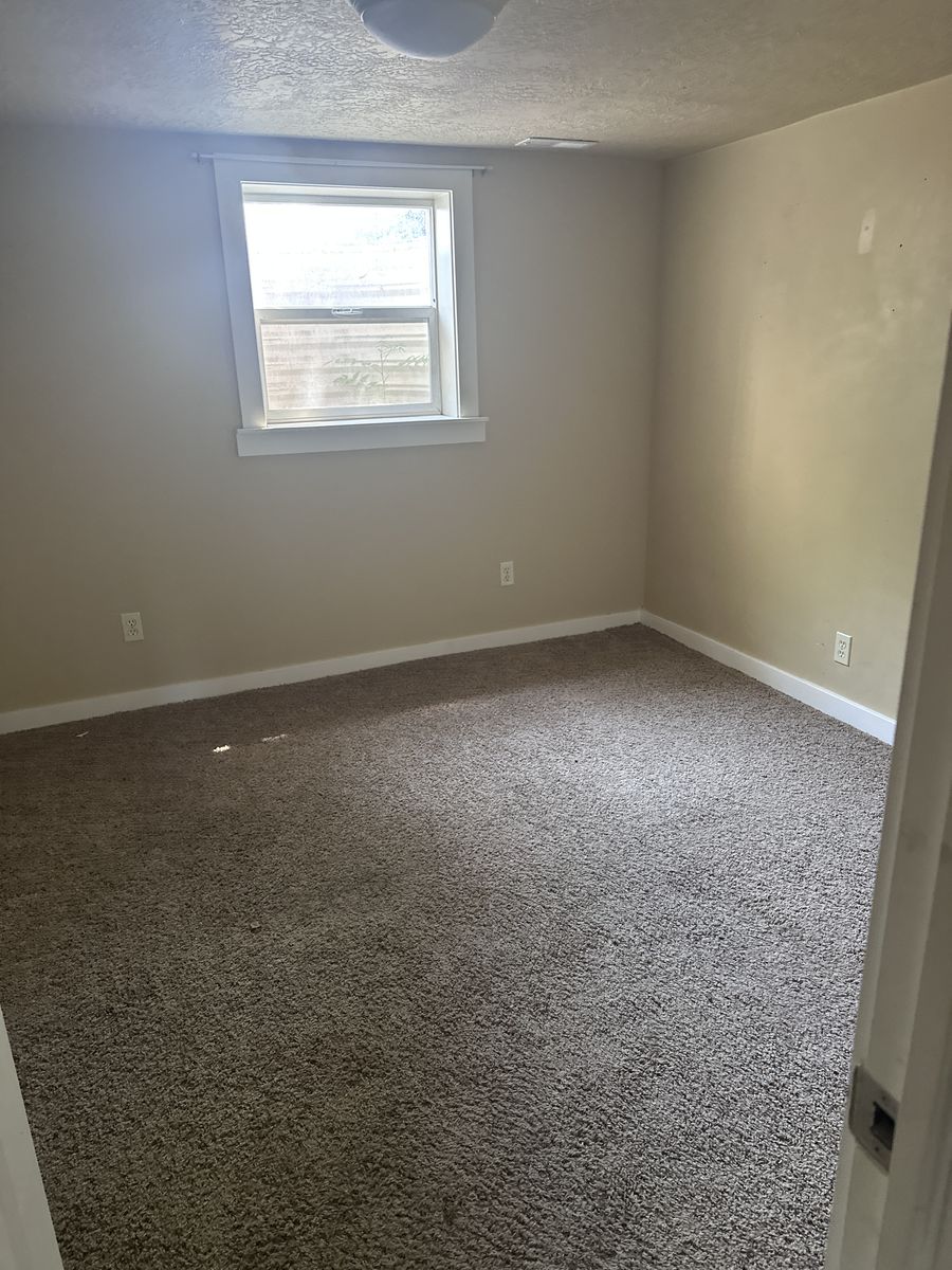 $700 Rent includes WIFI & utilities