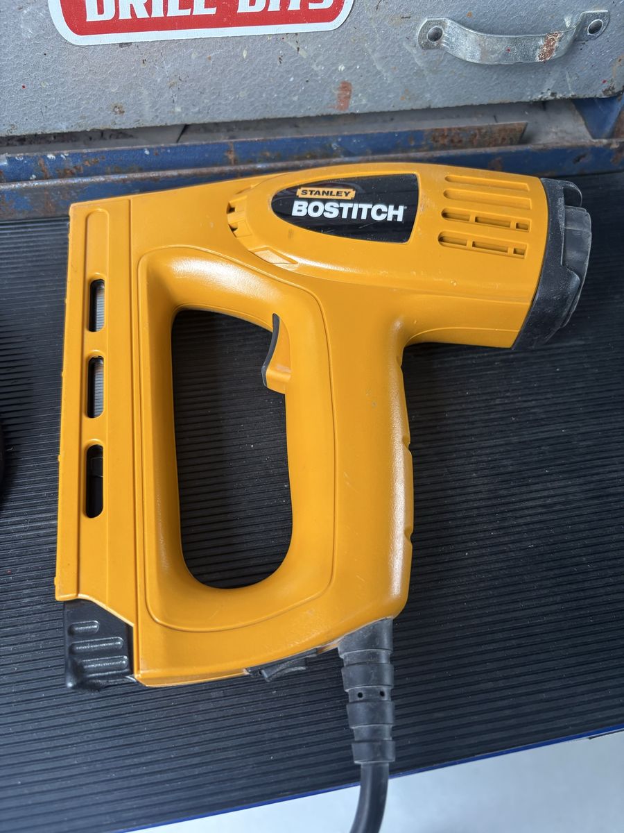 Stanley Bostitch 110V Electric Staple Gun with Corded Operation, excellent condition