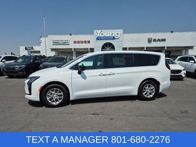 2027 Chrysler Pacifica Select