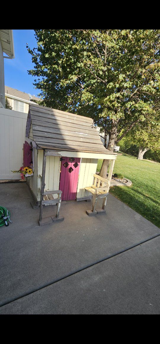 Cute kids clubhouse