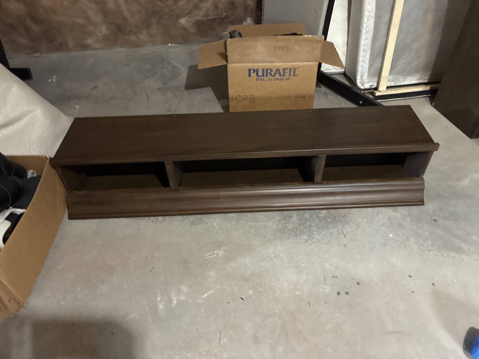 Book shelf that goes on the wall