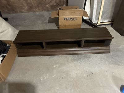 Book shelf that goes on the wall