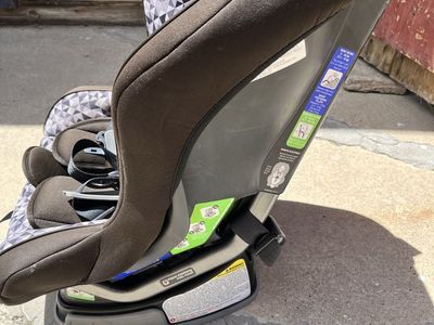 Essentials by Britax Infant Car Seat - Black/Gray Geometric Pattern