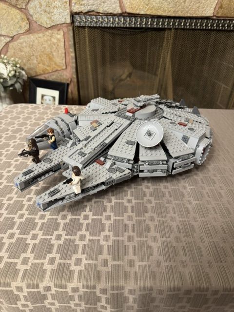 LEGO Star Wars Millennium Falcon Set with Minifigures