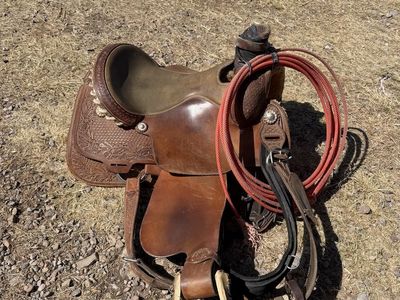 Used 15.5 Roping Saddle