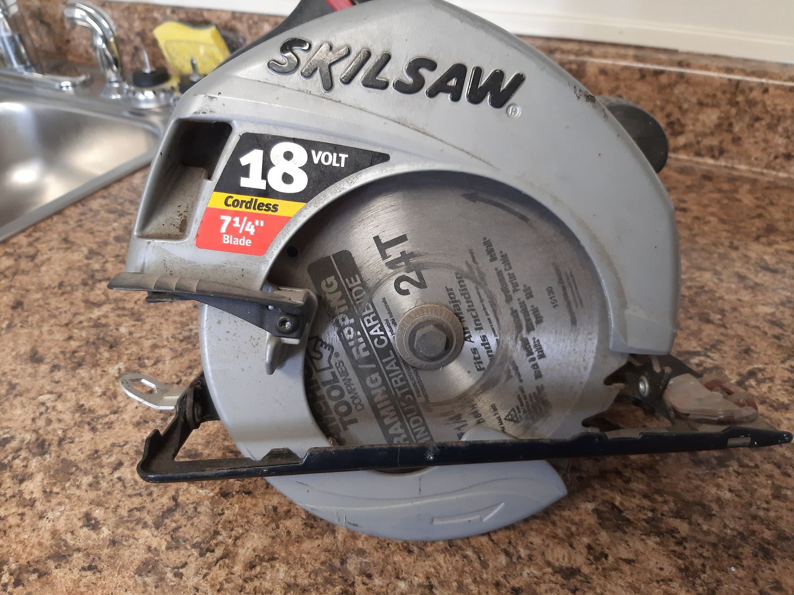 Battery Powered Skilsaw Tool Only
