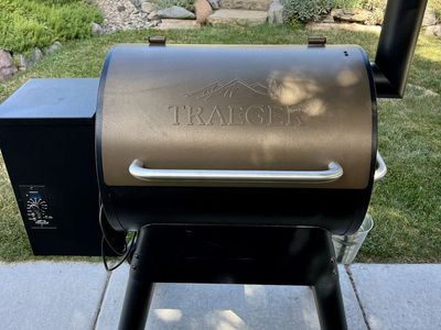 Traeger Grill and Smoker Pro 22 Bronze