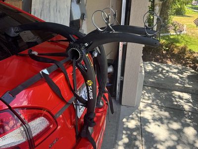 Saris Bones 2-Bike Trunk Rack - Black - Adjustable, Universal Fit, Excellent Condition