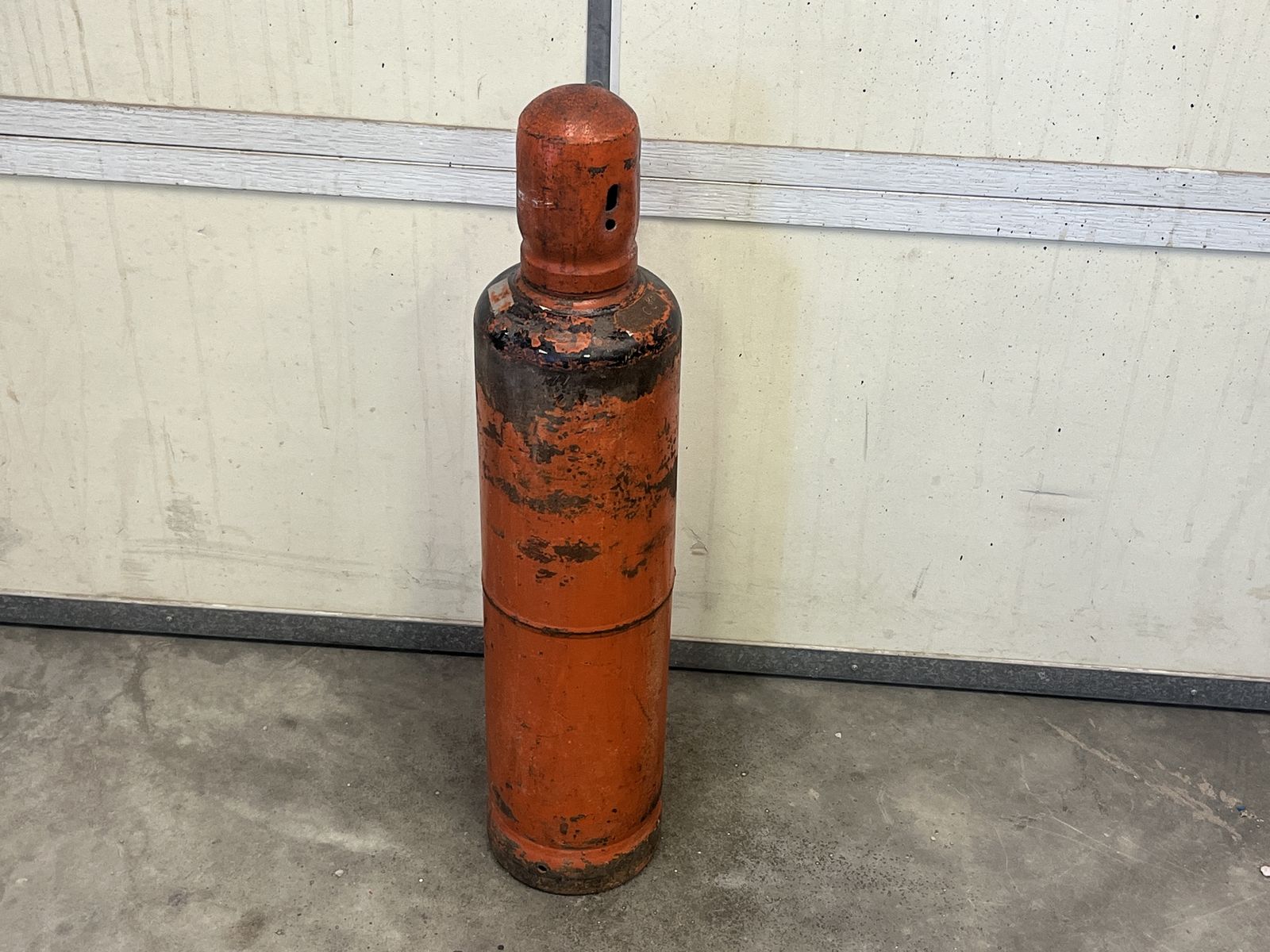 Acetylene tank