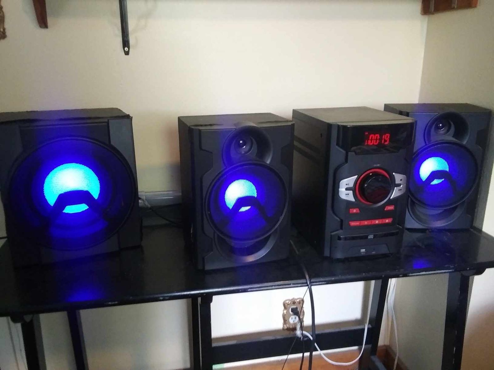 RGB Stereo + Subwoofer Sound System/CD Player/Radio/AUX