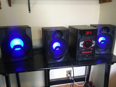 RGB Stereo + Subwoofer Sound System/CD Player/Radio/AUX