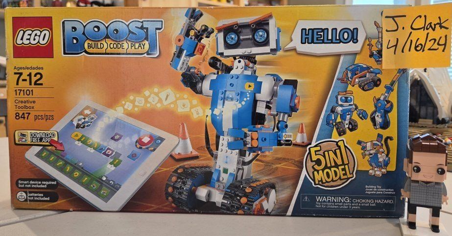 LEGO Boost Set 17101 - Creative Toolbox *damaged*
