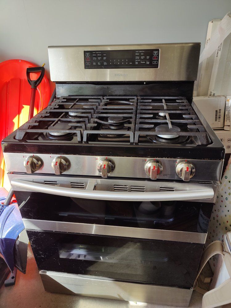 Samsung Gas Range with double oven