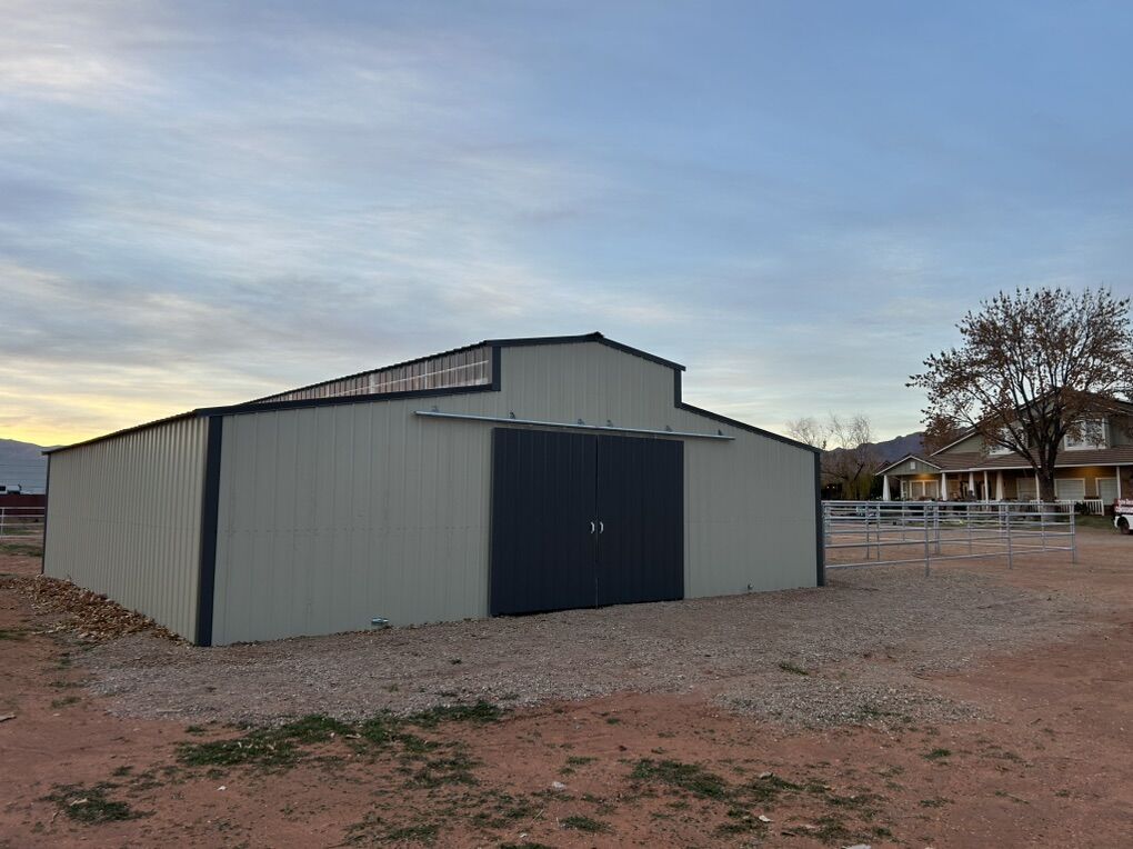 6 Stall Barn With Elevated Breezeway