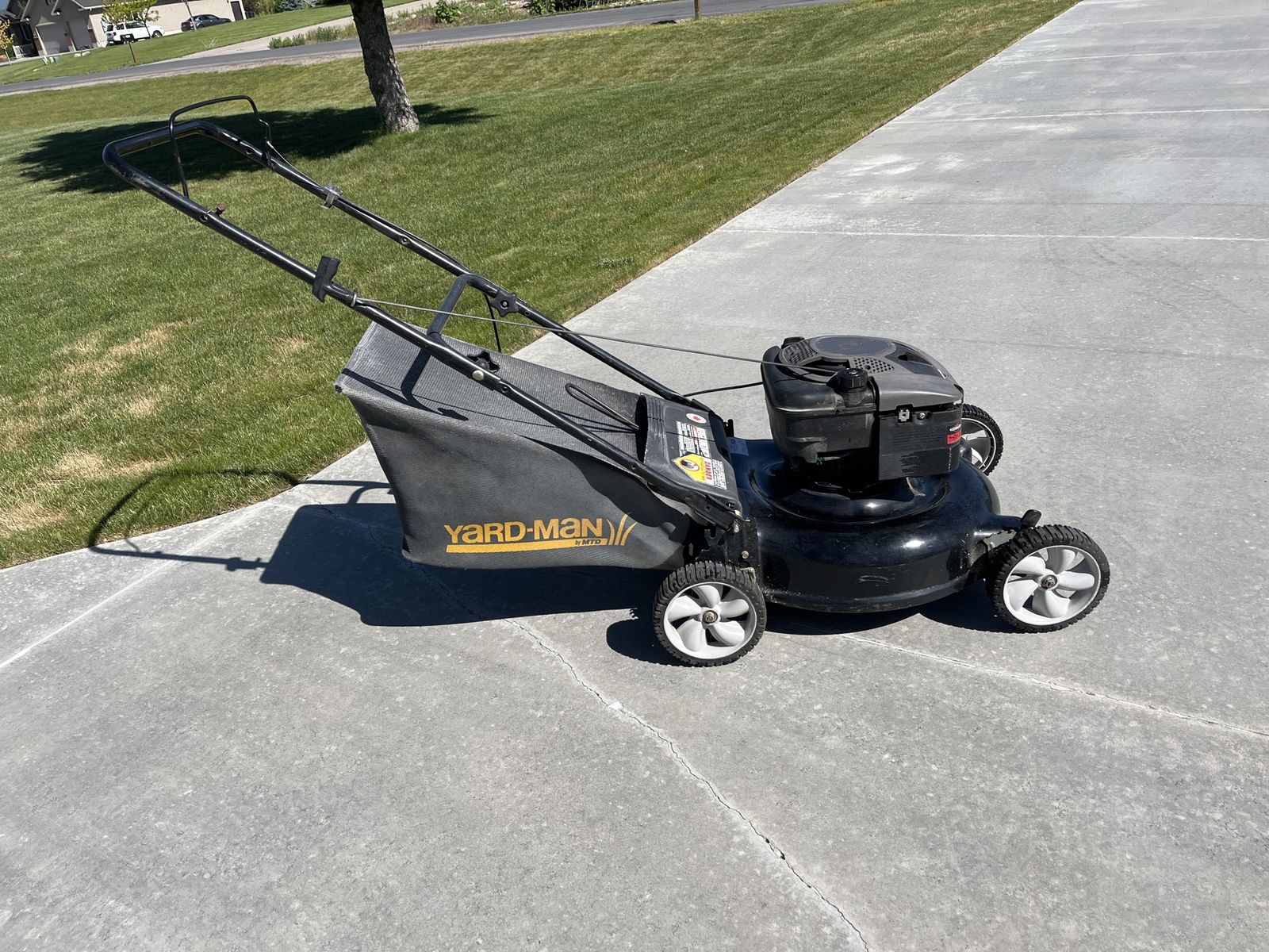 Push motor with Briggs & Stratton motor