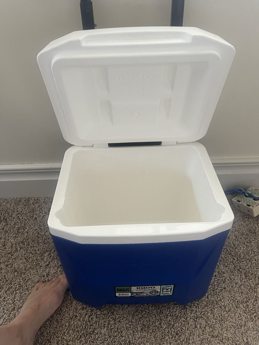 Rolling cooler