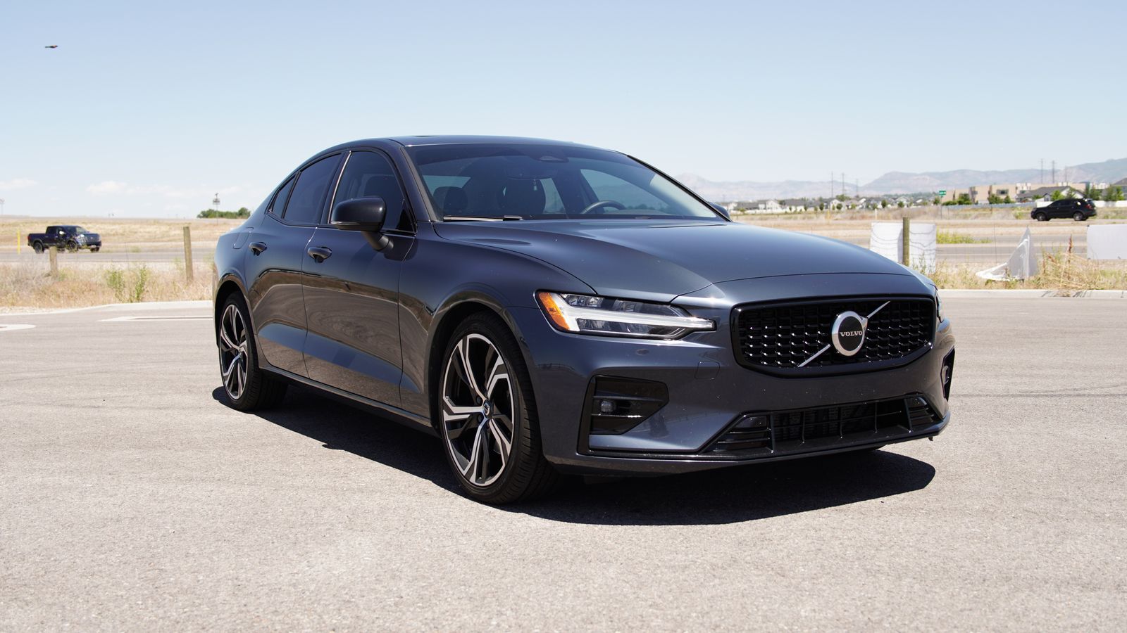 2024 Volvo S60 B5 Core Dark Theme
