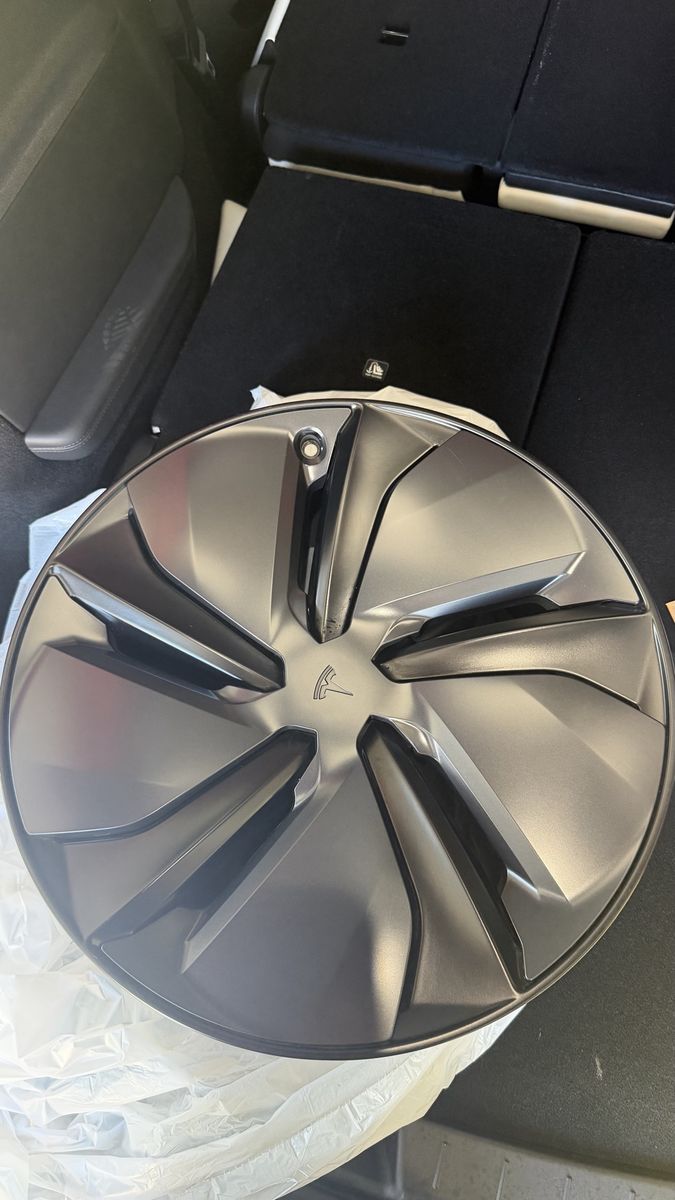 Tesla model y juniper wheels 19" oem
