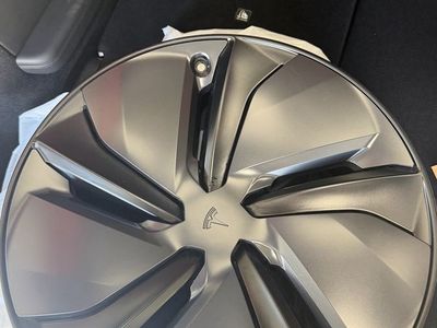 Tesla model y juniper wheels 19" oem