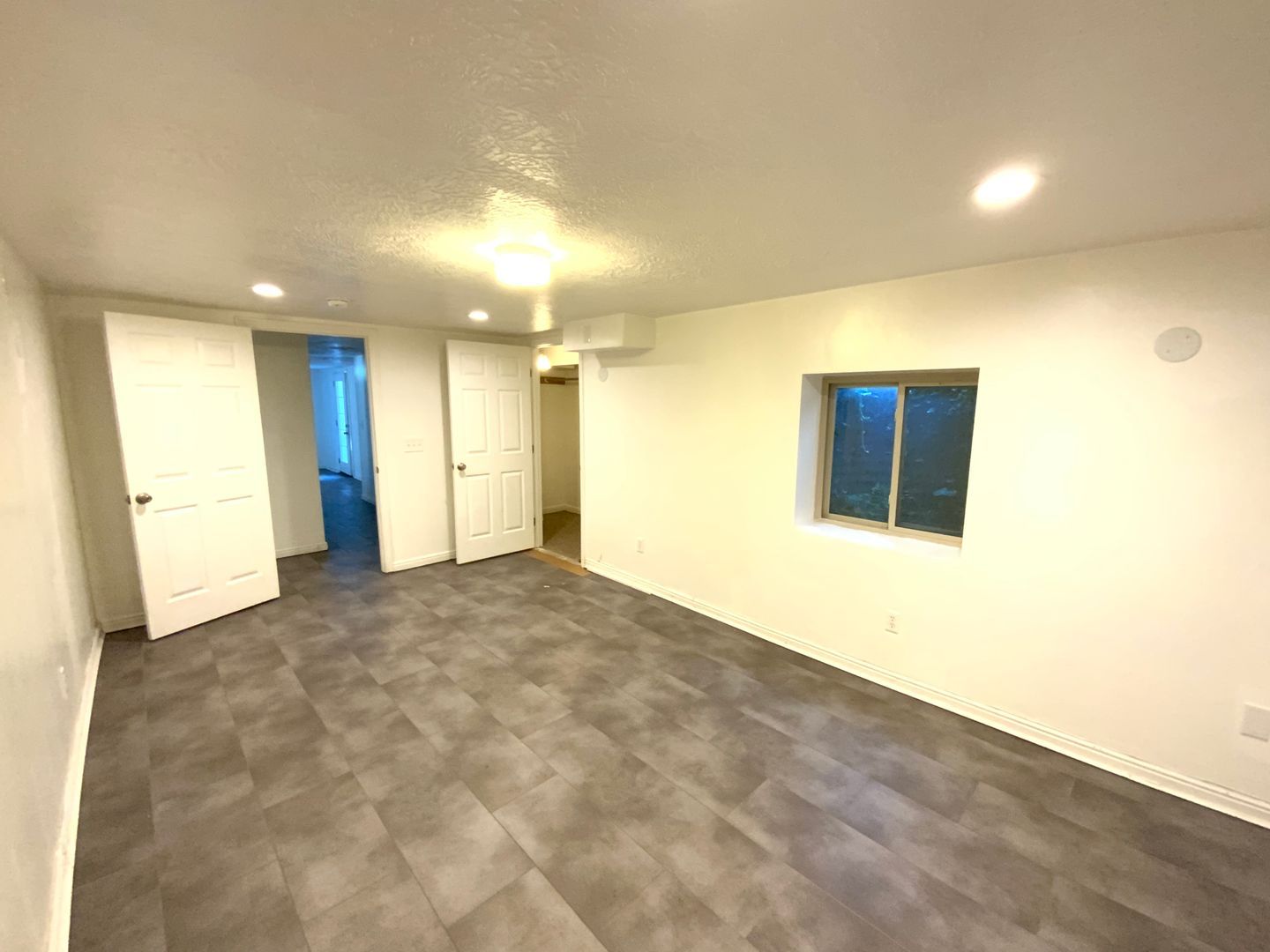 Main image 5