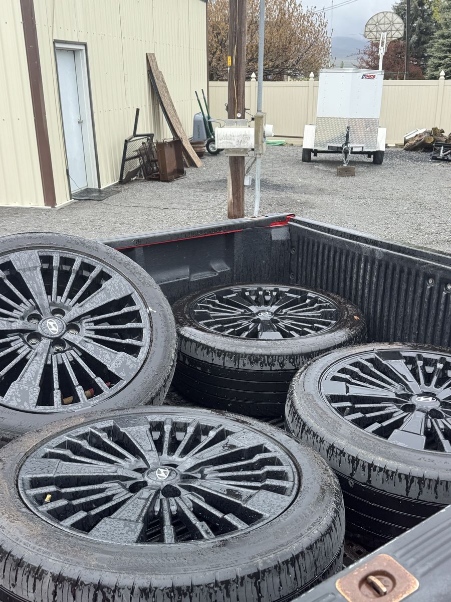 Hyundai Santa Fe wheels 2025. 5x114.3